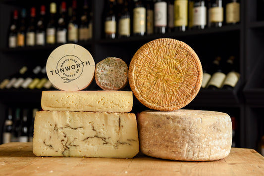 Crafting the Perfect British Cheeseboard: A Cheese Lovers Guide